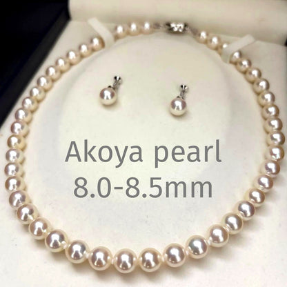Large Akoya pearl necklace and matching earrings with white round pearls and silver stamp, 8.5mm size, 43cm length