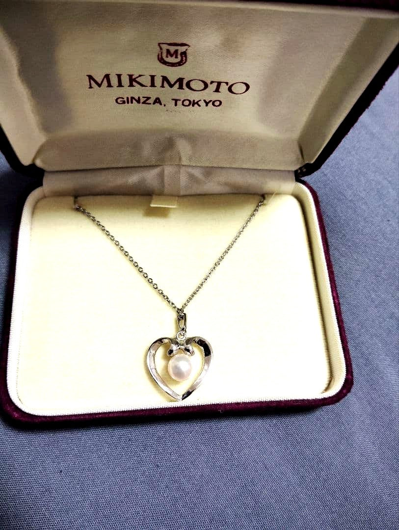 Mikimoto baby pearl necklace with heart-shaped silver pendant marked with M and SIL, length approximately 40cm