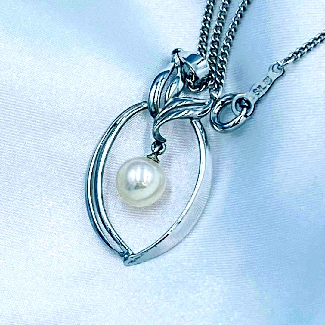 Mikimoto pearl pendant necklace featuring a 6.5mm pearl with 2x3cm pendant on a 39cm chain