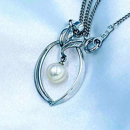 Mikimoto pearl pendant necklace featuring a 6.5mm pearl with 2x3cm pendant on a 39cm chain