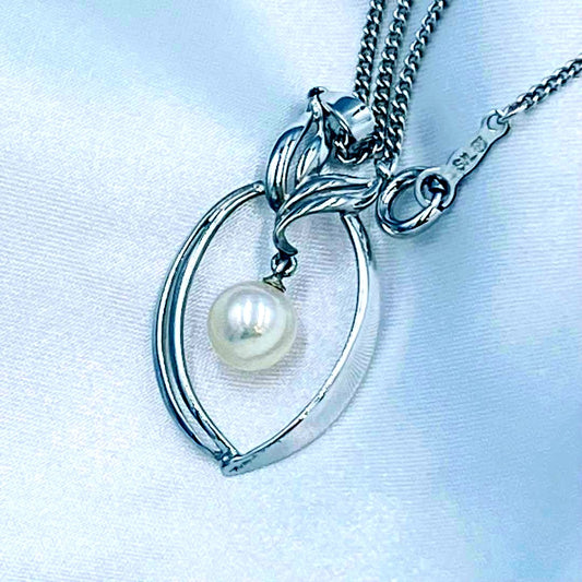 Mikimoto pearl pendant necklace featuring a 6.5mm pearl with 2x3cm pendant on a 39cm chain