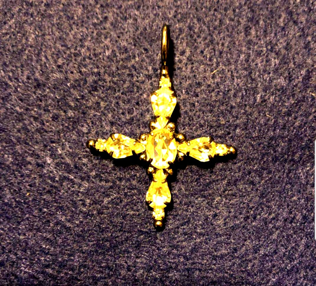 Agate cross pendant top charm measuring 31mm long and 16mm wide weighing 0.5 grams