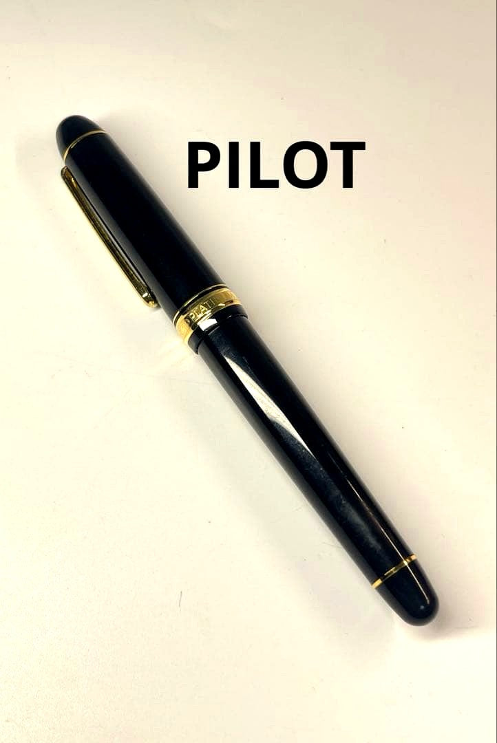 PILOT Pen K14 585 fountain pen crafted from K14 585 gold material shown in close-up