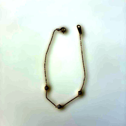 Agate K10 Gold Bracelet featuring delicate diamonds on a fine gold chain