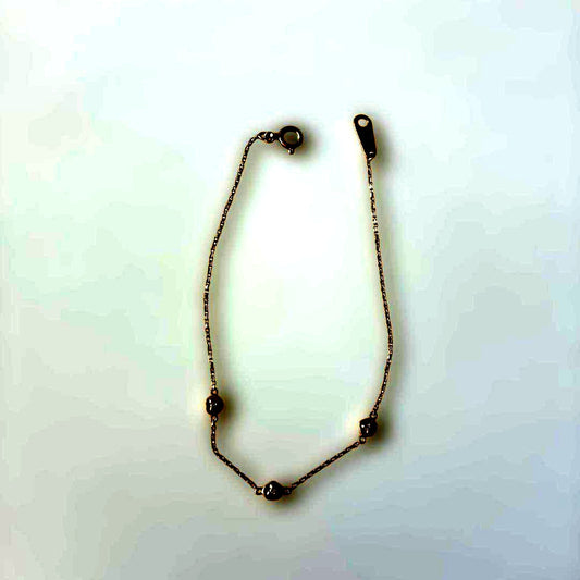Agate K10 Gold Bracelet featuring delicate diamonds on a fine gold chain