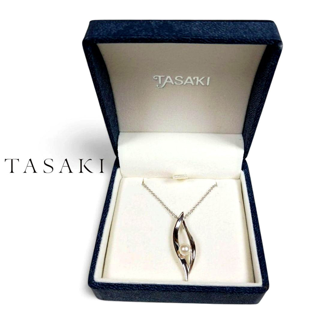 Tasaki Tahashi pearl pendant necklace featuring a 4.5 mm freshwater pearl on a 42 cm silver chain