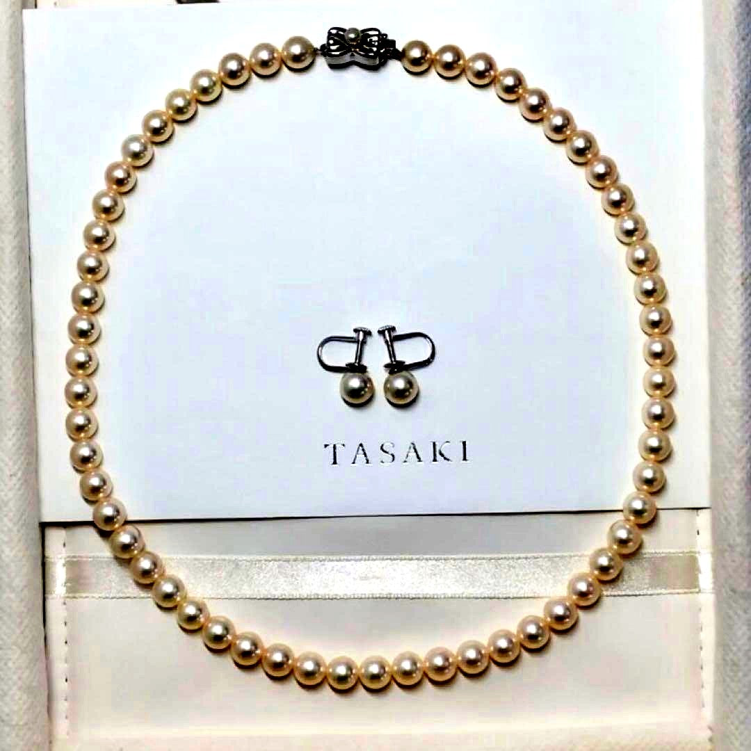Tasaki Akoya pearl necklace and matching earrings set with 7.5mm pearls and silver double lock clasp