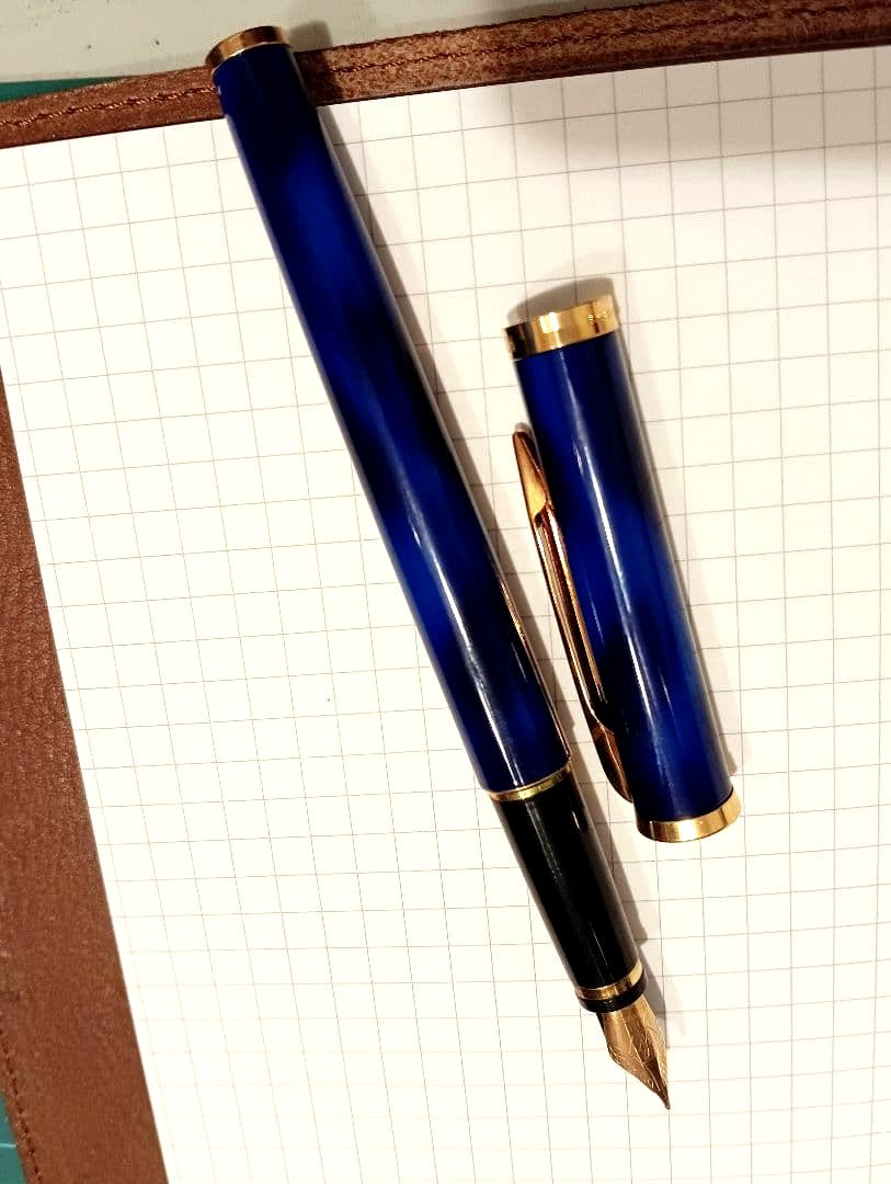 Waterman Face Romance Blue fountain pen with 18k fine nib and clip on a white background