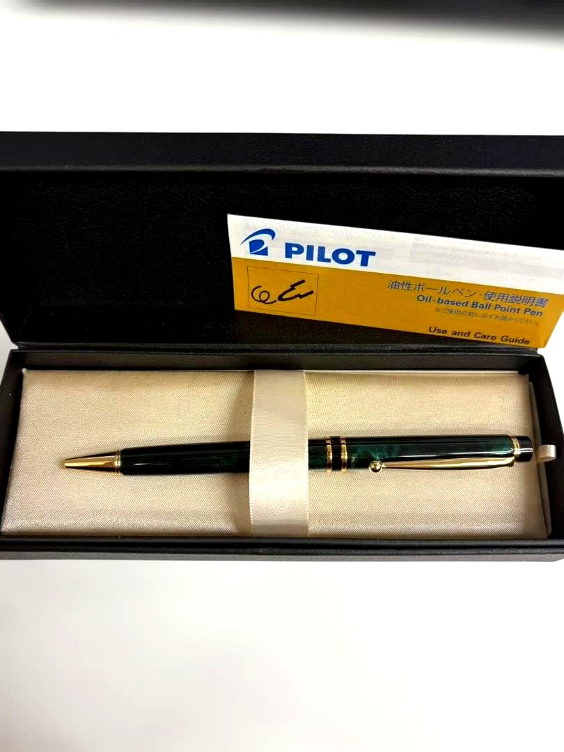 KWPILOT green ballpoint pen body with gold accents and oil-based ink