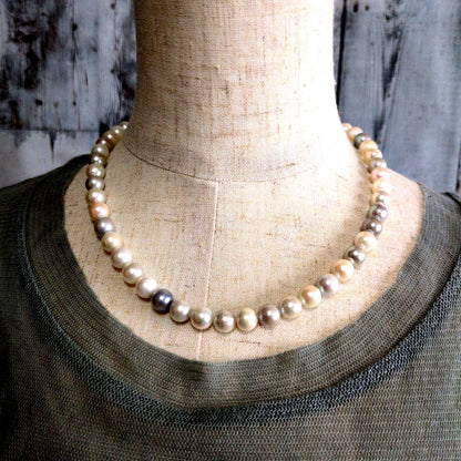 Simple Akoya pearl necklace with white and light gray pearls, 8-8.5mm size, 43cm length