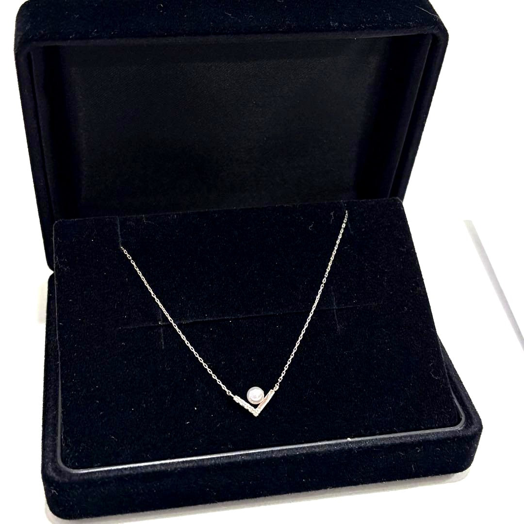 Law Pink Akoya pearl necklace with 0.03ct diamond set in platinum, featuring 3.5-4.0 mm pearls on a 41 cm chain