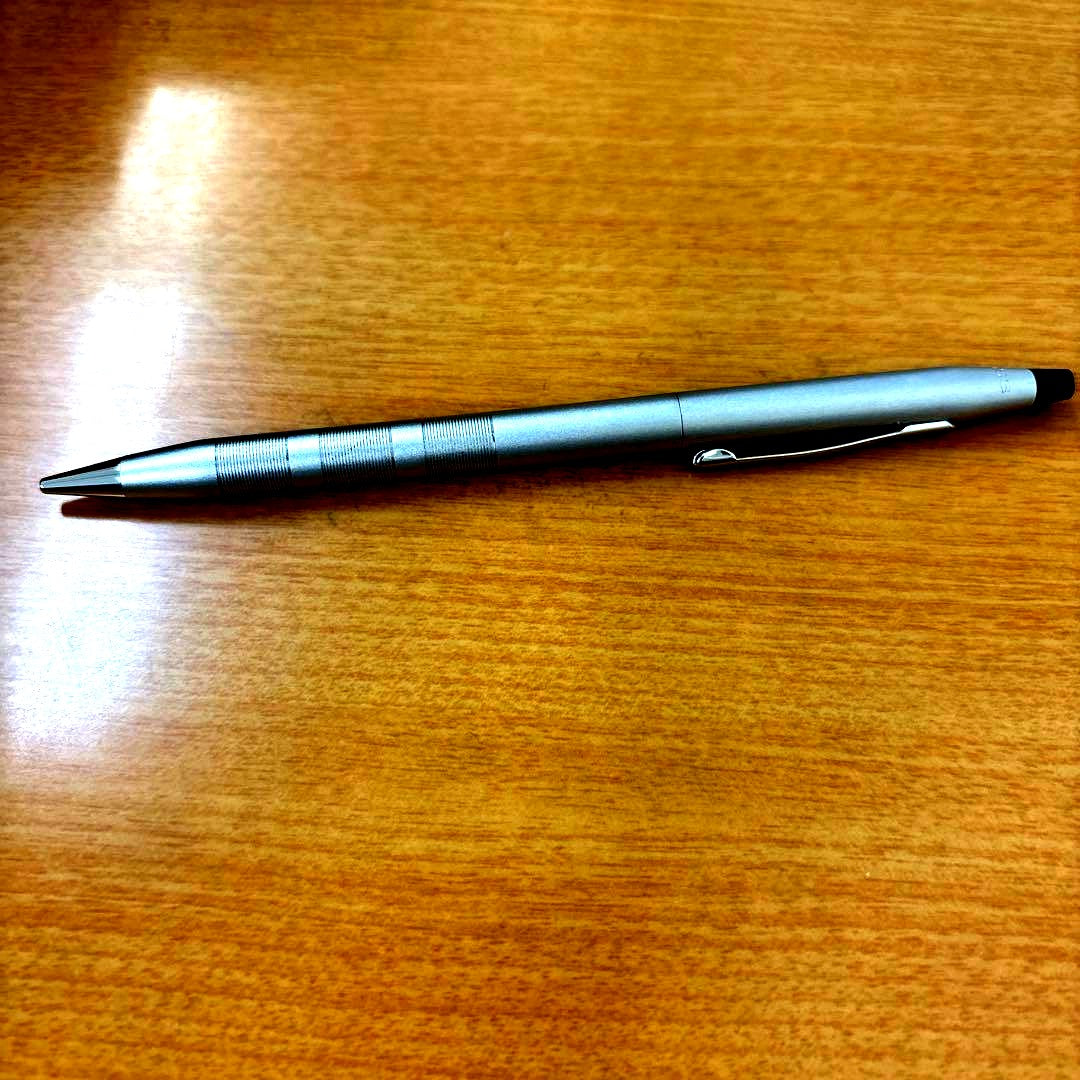 CROSS Cross mechanical pencil in silver with knurled finish grip and 0.7mm lead tip