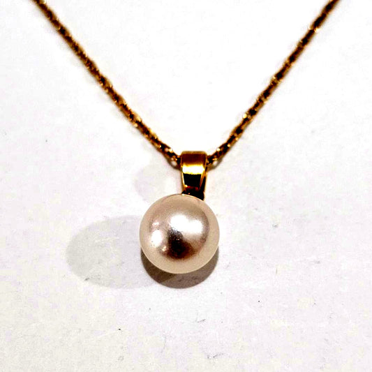 1880 Mikimoto pearl necklace with 7.6mm pearls on 18K yellow gold 40cm chain