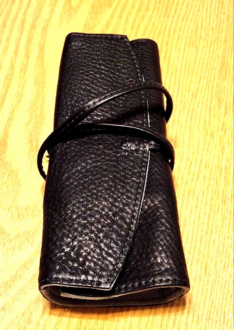 PILOT PenSamble black leather roll pen case with 5 pen slots for pen storage