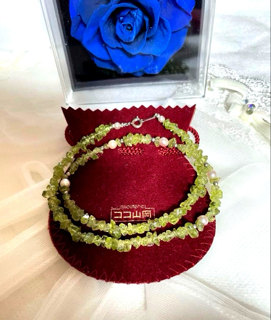Pink Aurora Akoya Pearl necklace featuring 7 baby pearls and peridot stones with silver clasp