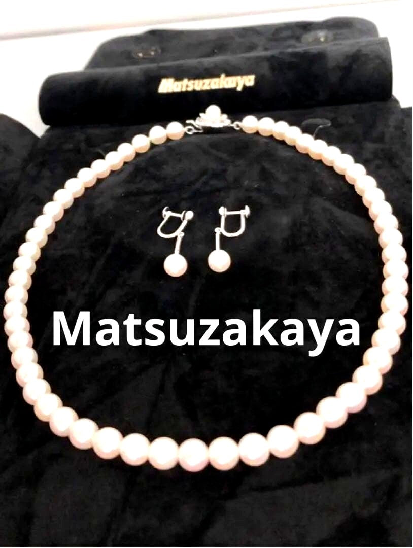 Matsuzakaya Akoya pearl necklace with 6.5-7.0mm pearls and matching 6.7mm k14wg earrings