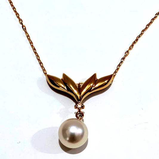Mikimoto pearl diamond necklace with 7.5mm pearl pendant in 18K yellow gold on 40cm chain