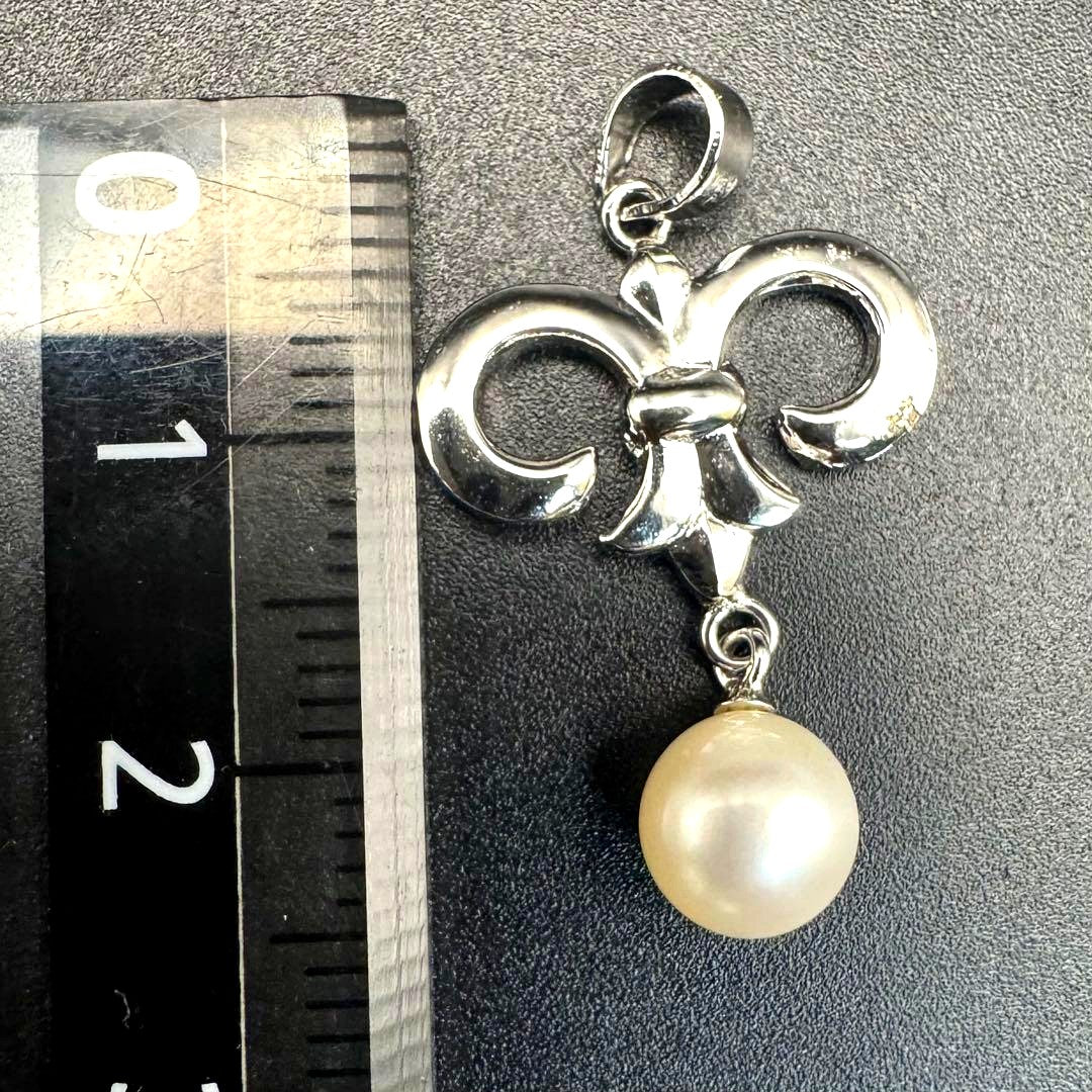 Mikimoto Akoya pearl necklace featuring 6.15 mm pearls on a 40 cm stainless steel chain with a delicate charm