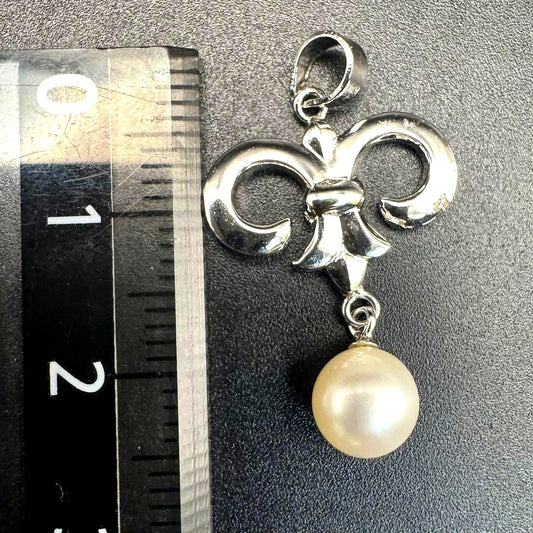 Mikimoto Akoya pearl necklace featuring 6.15 mm pearls on a 40 cm stainless steel chain with a delicate charm