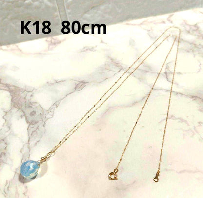 18-karat gold necklace 80cm long with a stylish top pendant on a white background