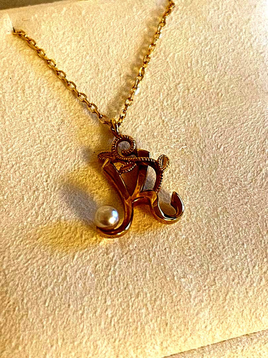 MIKIMOTO K18 necklace featuring a single pearl on a delicate gold chain