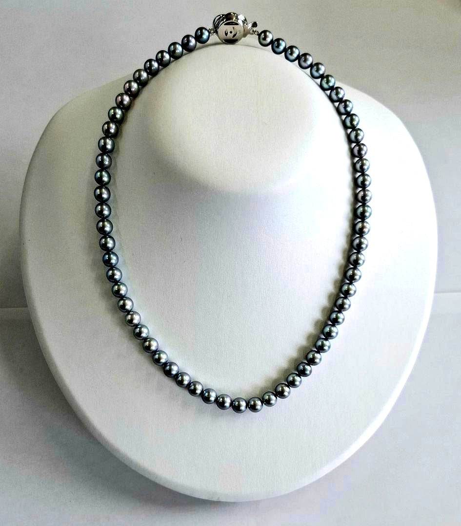 Tasaki blue-gray pearl necklace 6.5mm featuring blue-gray pearls and Juzu beads with certificate and case included