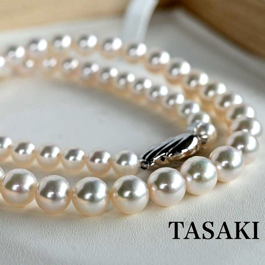 Highest grade Aurora Hanadama Tasaki Akoya pearl necklace with gradient pearls, 42 cm length