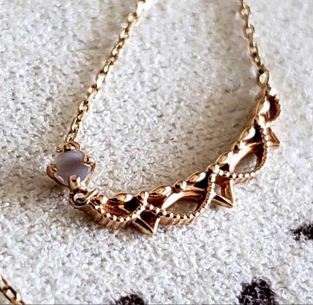 Moonstone drape agate necklace in K10 gold with adjustable chain and 2 by 0.2 cm charm