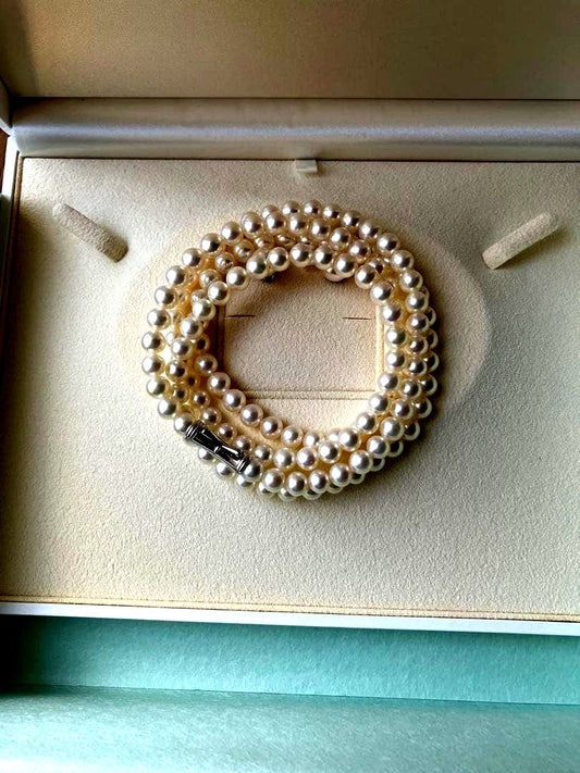 TASAKI pearl necklace with 6.0mm to 6.5mm pearls measuring 84cm in length