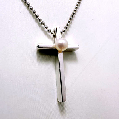 TASAKI silver necklace featuring a single pearl and cross motif with adjustable 39-45 cm chain