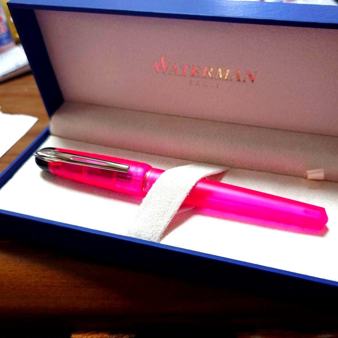 Waterman Fountain Pen in dark pink with sleek design and polished finish
