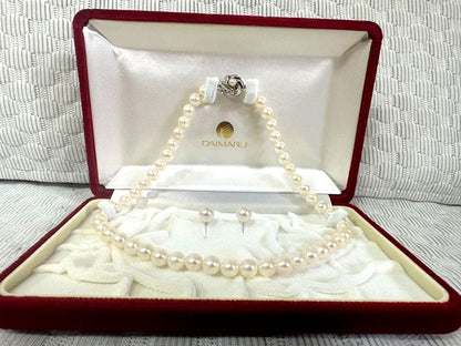 Daimaru Akoya white pink round pearl necklace with silver K14 chain measuring 42cm