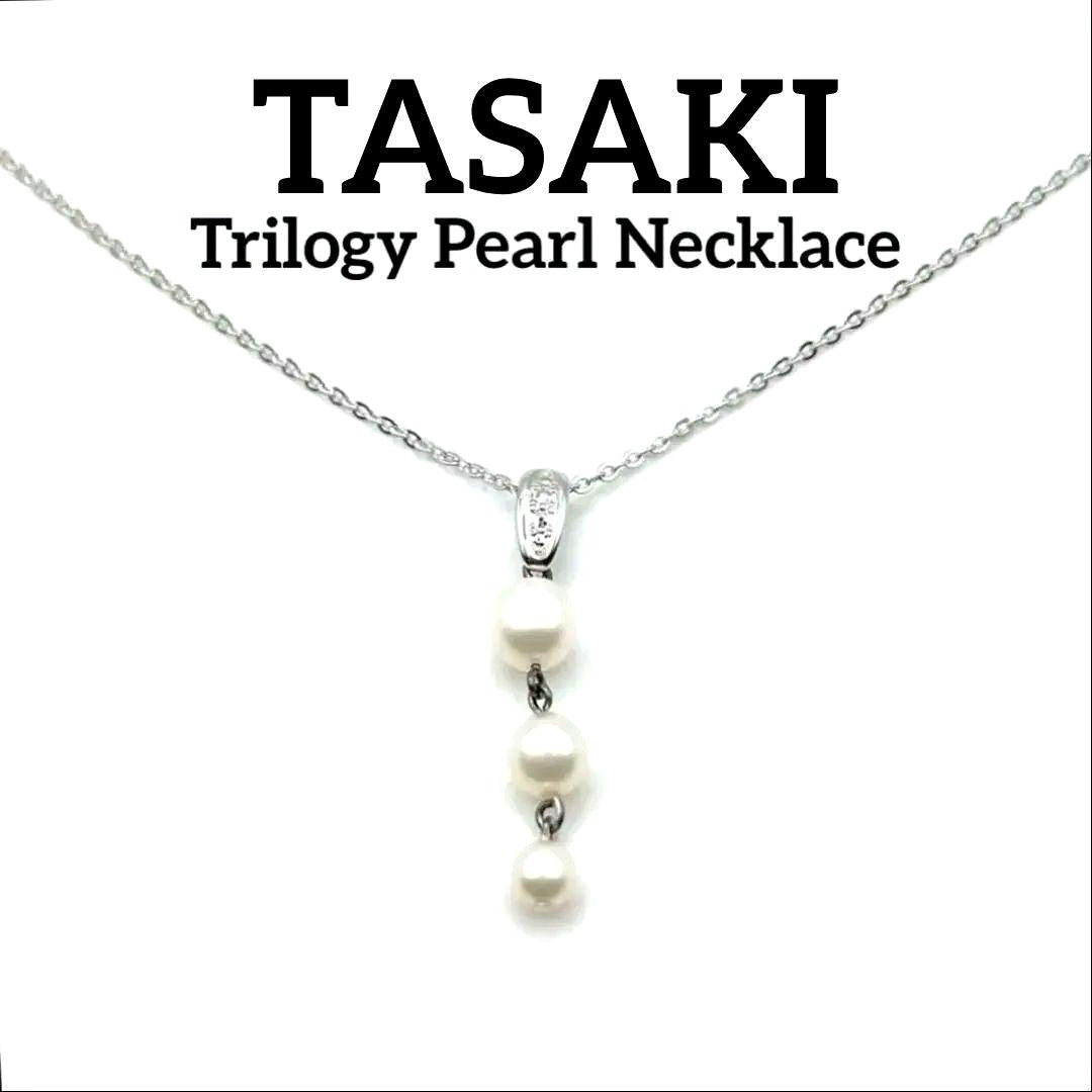 Tasaki Trilogy Necklace in Silver 925 with three white pearls of varying sizes on silver chain