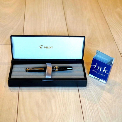 Pilot Pen Elite 95S with 14K medium nib, blue black ink, black resin shaft, and aluminum double anodized cap