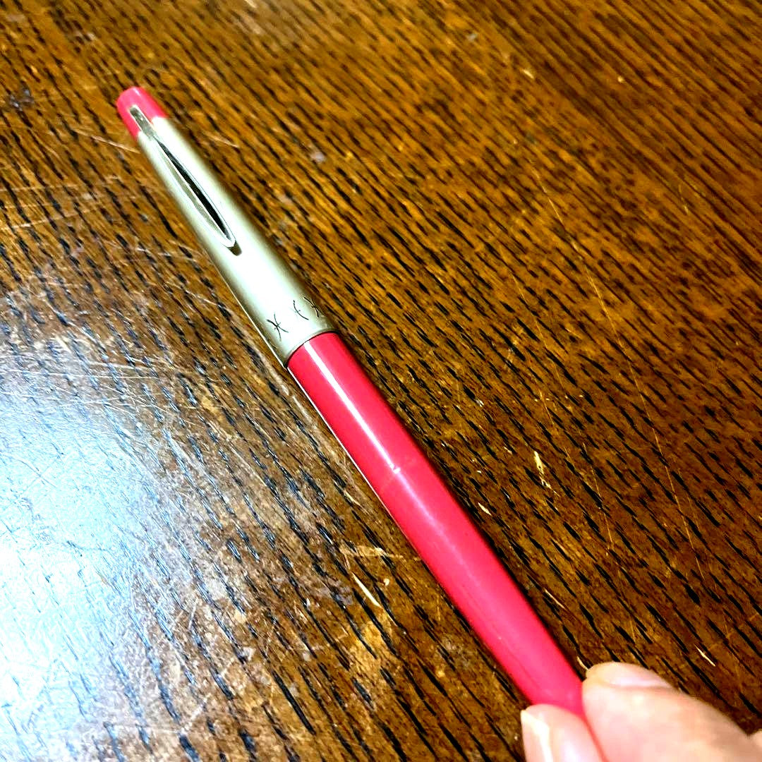 Pilot fountain pen with pink cap and classic design shown on white background