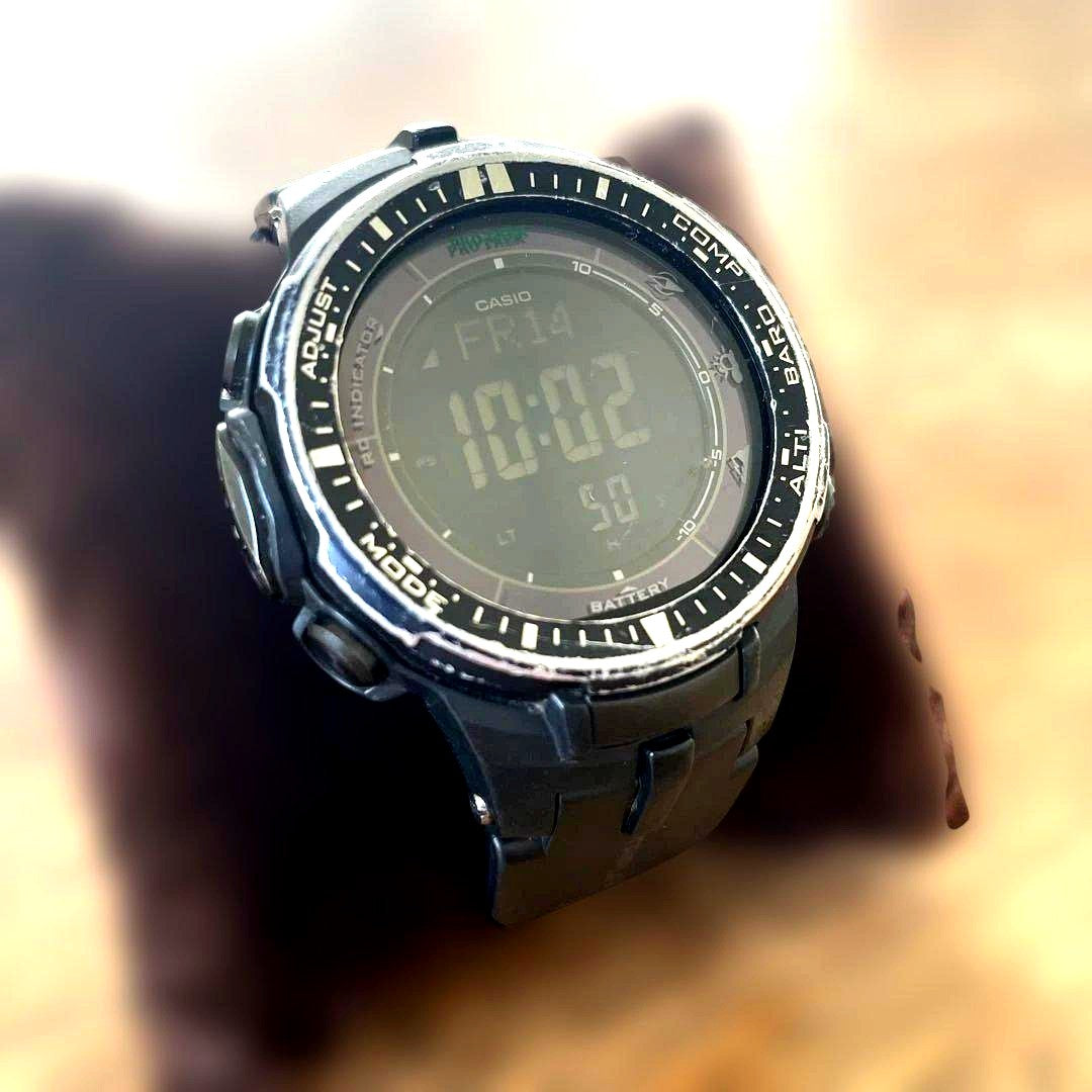 Casio Pro Trek PRW-8000 solar-powered altimeter watch with scratches and slight glass chip