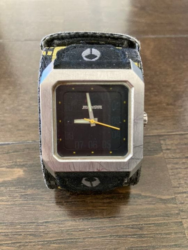 NIXON SBTR009 Analog Men's Watch — Japanese