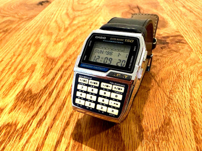 Casio Data Bank 150 calculator watch with digital display and keypad, Japan import