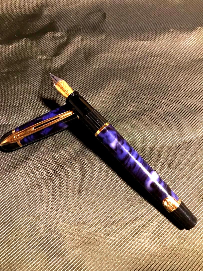 Waterman Phileas fountain pen in sapphire blue with fine tip and sleek design, length 13.5 cm