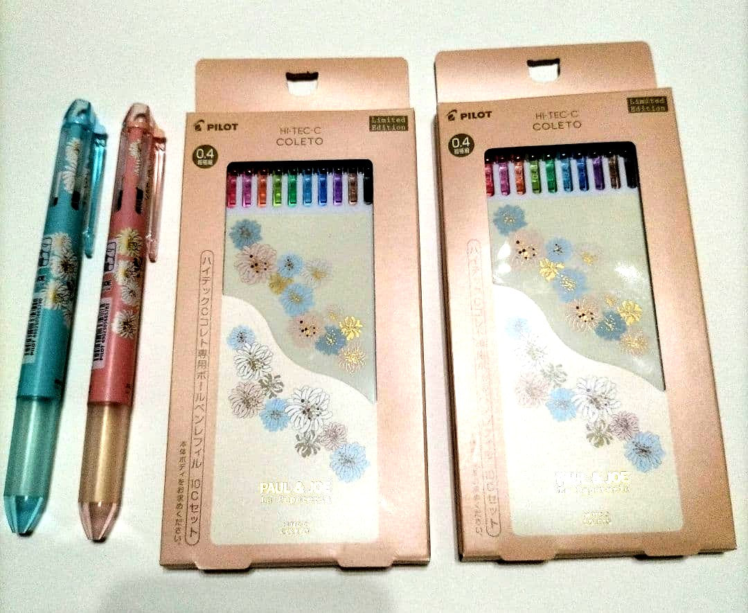 PILOT PAUL&JOE COLETO pen set showing 2 main bodies in pink and blue with 2 ballpoint pen refills