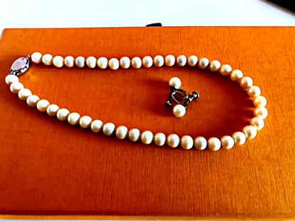 Akwya light cream pearl necklace and matching earrings with 9mm spherical pearls and silver closure