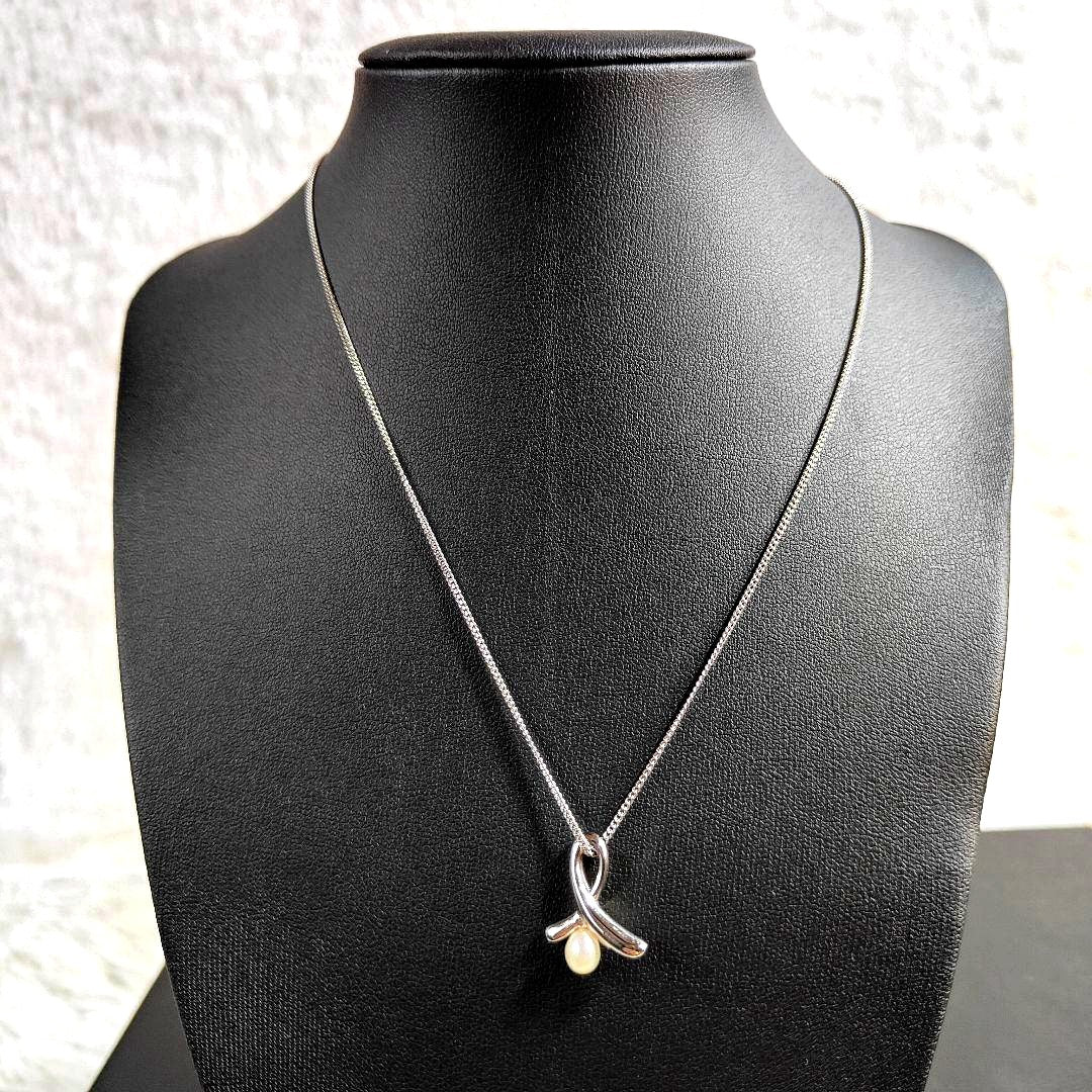 TASAKI pearl necklace with silver ribbon motif and genuine pearls on 40 cm chain