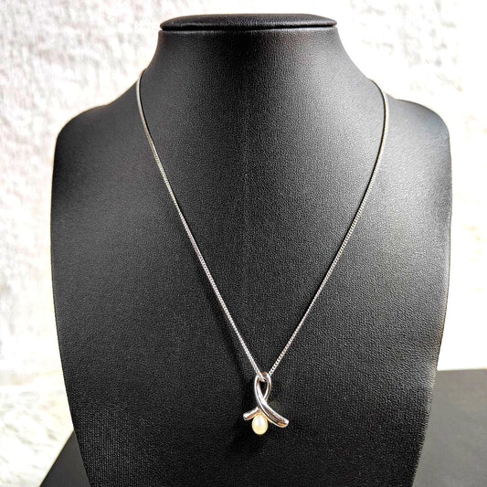 TASAKI pearl necklace with silver ribbon motif and genuine pearls on 40 cm chain