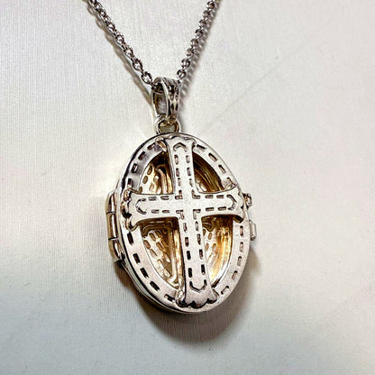 Agete silver pendant necklace featuring a cross rocket design on a 45.5 cm silver chain