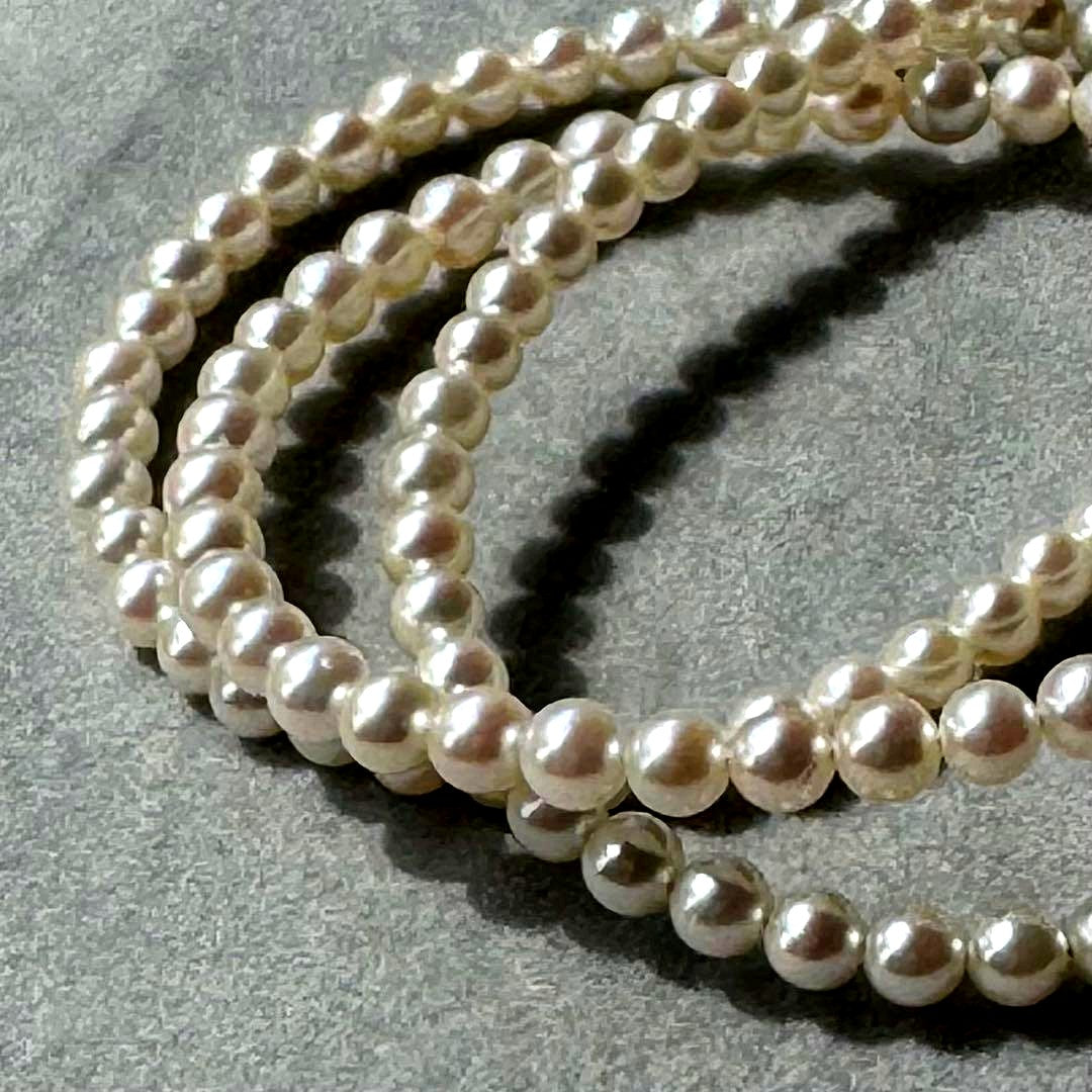 K18 Akoya baby pearl necklace with 3.0-3.5mm pearls and 42 cm length on white background
