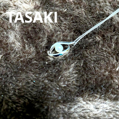 TASAKI silver necklace with a genuine pearl pendant measuring 1.8cm by 1cm on an adjustable 20.5cm chain
