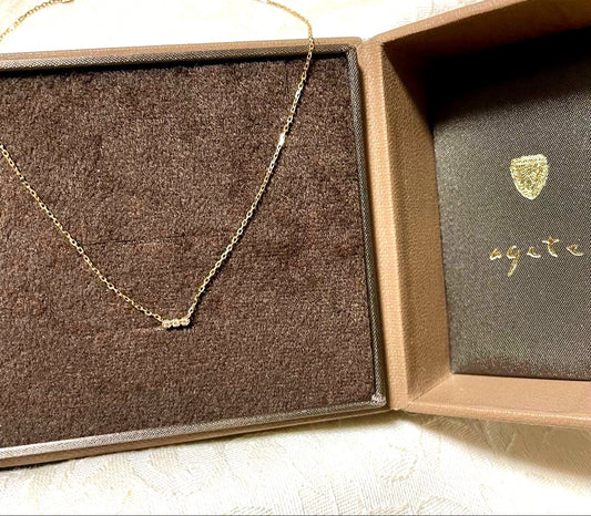 agete K10 Tres Necklace featuring three diamonds on adjustable 40 cm gold chain