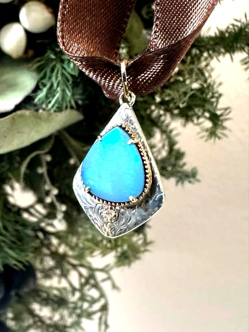 Agete charm made of K10 silver featuring opal and 0.008ct diamond measuring 1.25 by 2.3 cm