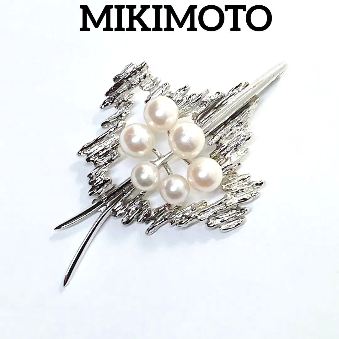 Mikimoto silver pearl pendant top featuring a 5.1 to 6.4 mm pearl without chain