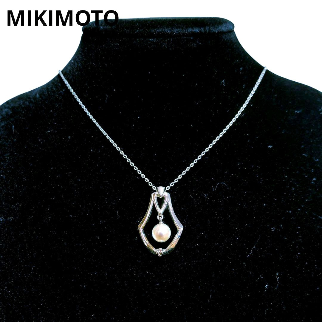 MIKIMOTO pearl necklace featuring a single 7mm pearl pendant with silver marking on 40.5cm chain